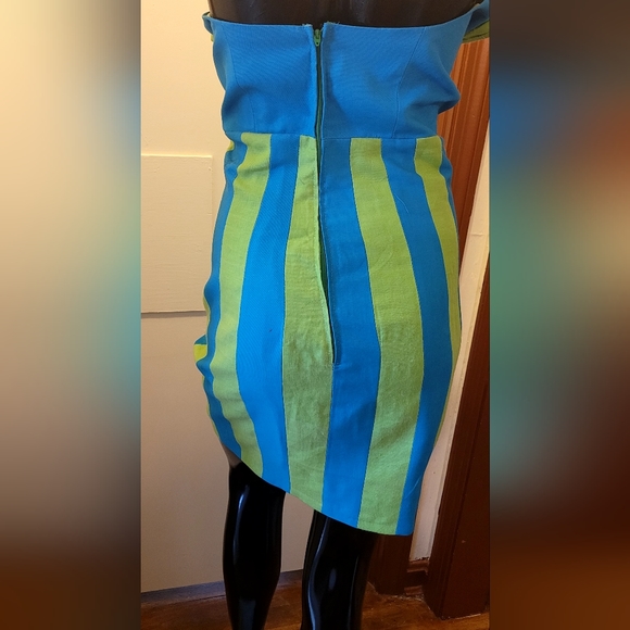 Beautiful 2-toned dress by Simply Chic - Picture 3 of 6